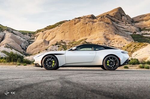 2022 استون مارتین DB11