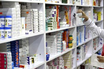 قطع چند ماهه ارز 4200 تومانی واردکنندگان دارو؛ وضعیت قرمز دربازار / نگرانی نسبت به تامین پایدار انسولین و سایر داروهای بیماران خاص در ماه‌های آینده