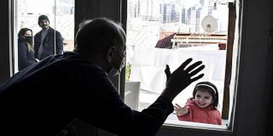 مردی با ۷۸ آزمایش مثبت کرونا و ۱۴ ماه قرنطینه؛ دیگر طاقت ندارم! 