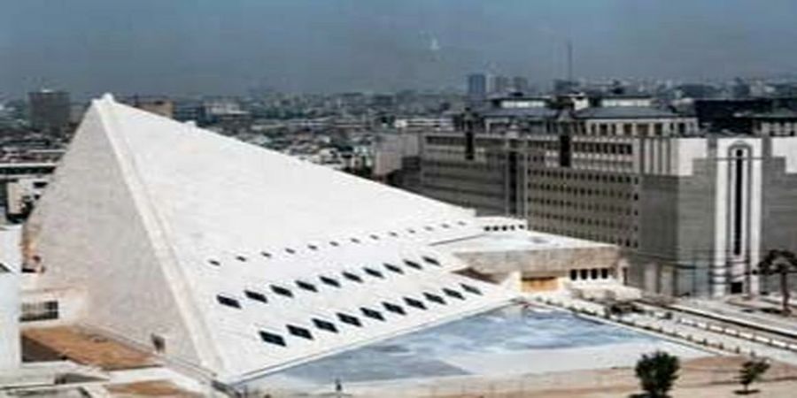 تجمع اعتراضی نیروهای قرارداد موقت وزارت نفت مقابل مجلس