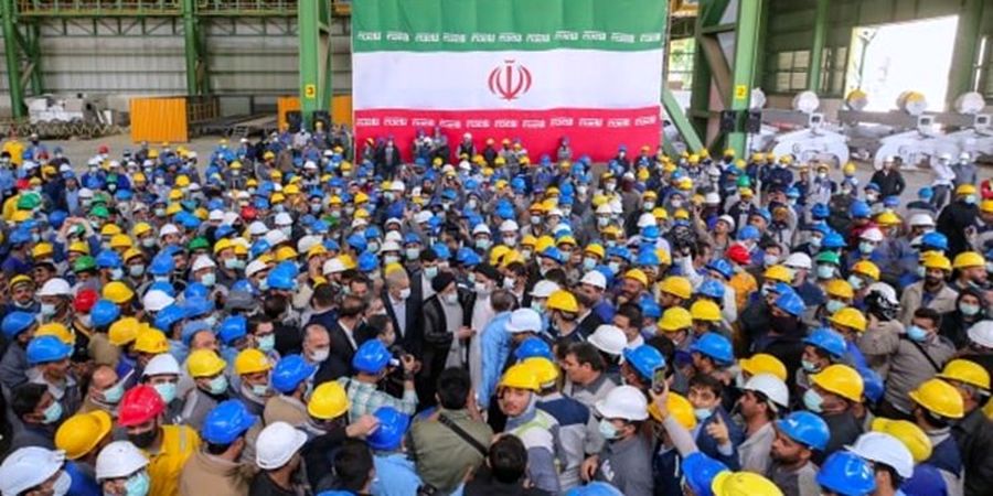 وعده رئیسی به کارگران: هیچ یک از شما بیکار نخواهد شد