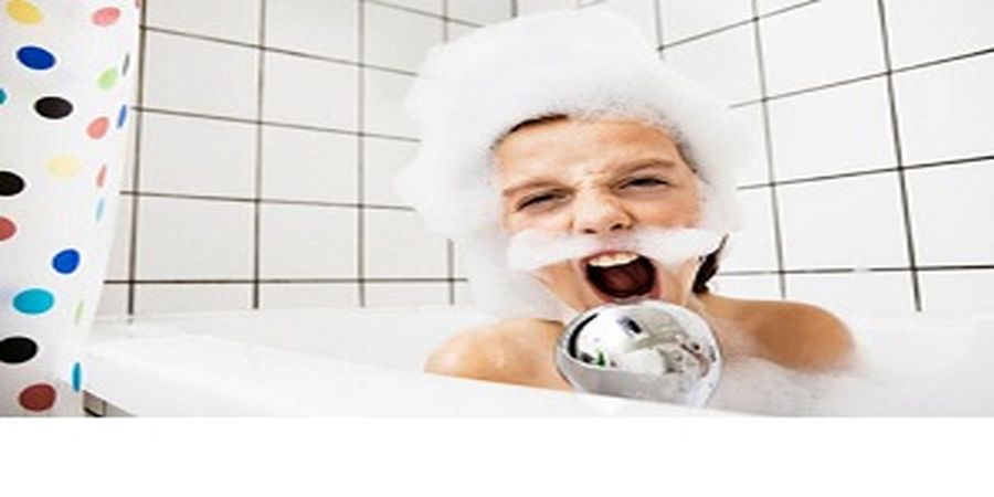 فواید شگفت انگیز آواز خواندن در حمام

