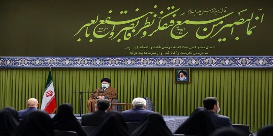 رهبر معظم انقلاب: کار بزرگ انقلاب برای دانشگاه هویت‌بخشی بود