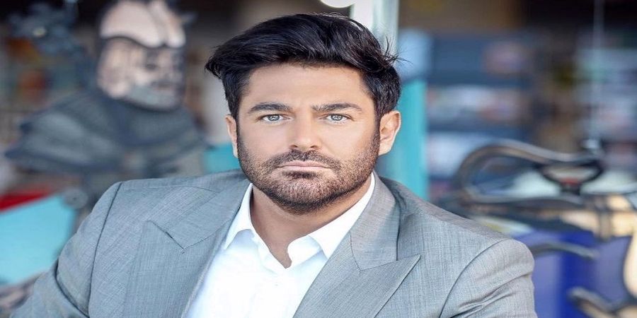 ژست آقای بازیگر معروف در کنار خودروهای لاکچری اش!+عکس